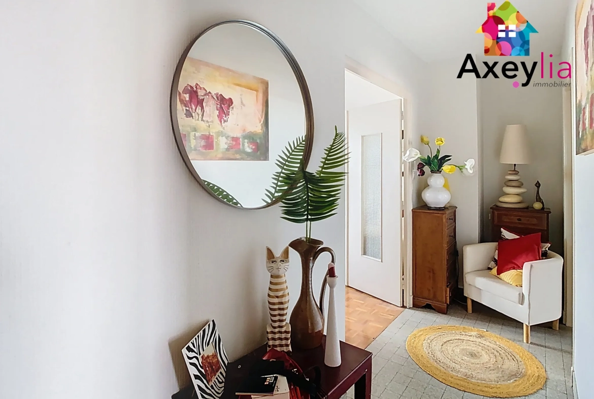 Appartement T3 à vendre à Roanne avec balcon, cave et parking près de la piscine 