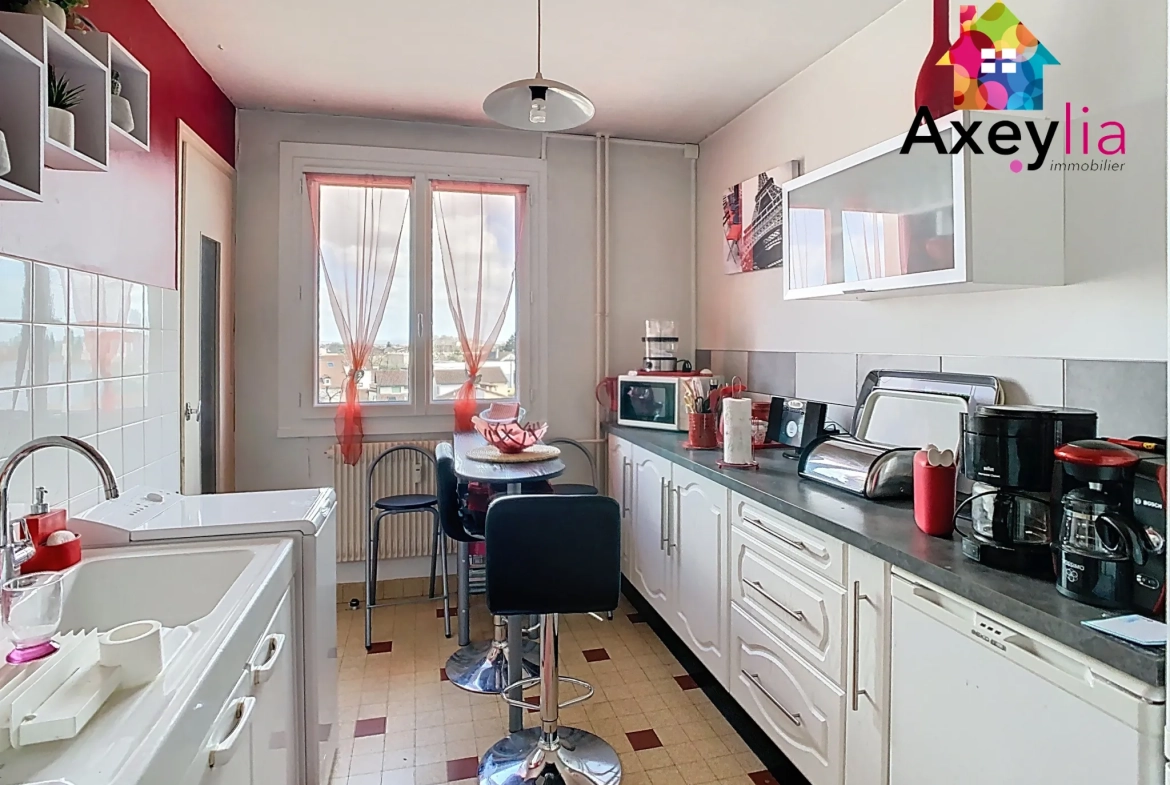 Appartement T3 à vendre à Roanne avec balcon, cave et parking près de la piscine 