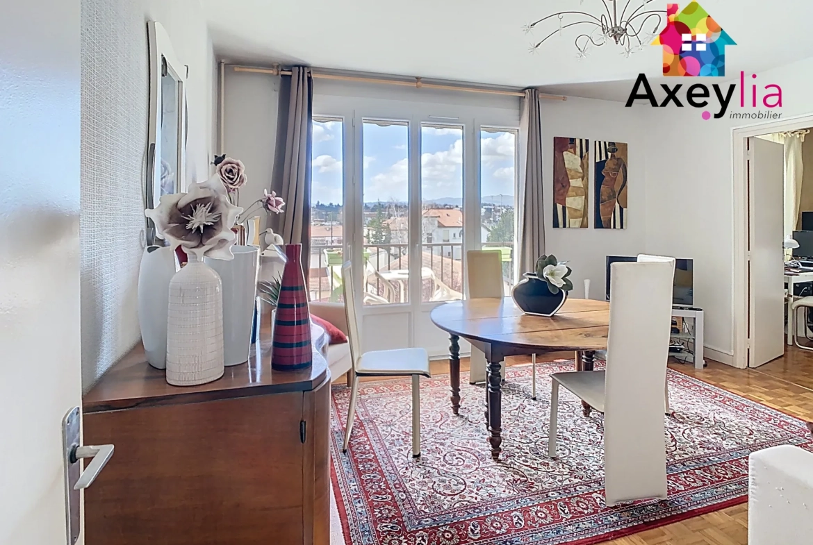Appartement T3 à vendre à Roanne avec balcon, cave et parking près de la piscine 