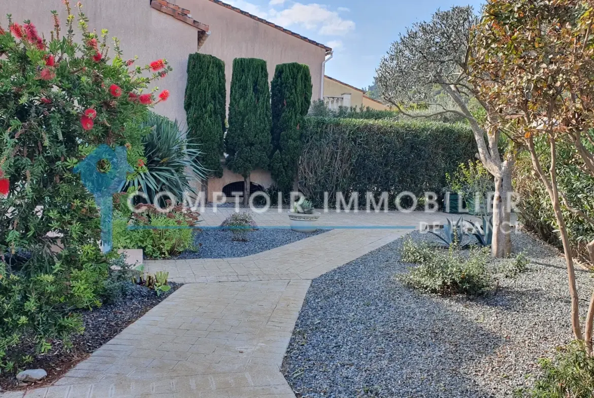 Villa de 73 m2 avec 3 chambres dans domaine sécurisé à Vidauban, Var 