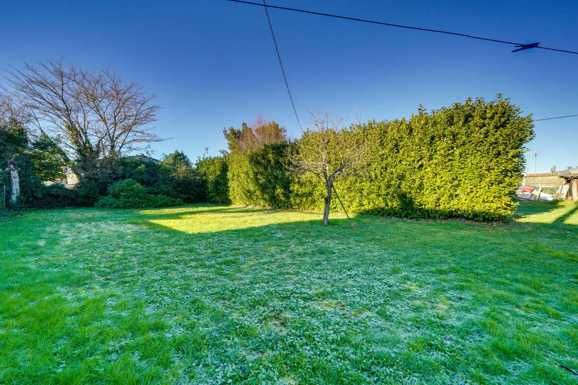Terrain constructible de 700 m² à Salignac - Proche commodités 