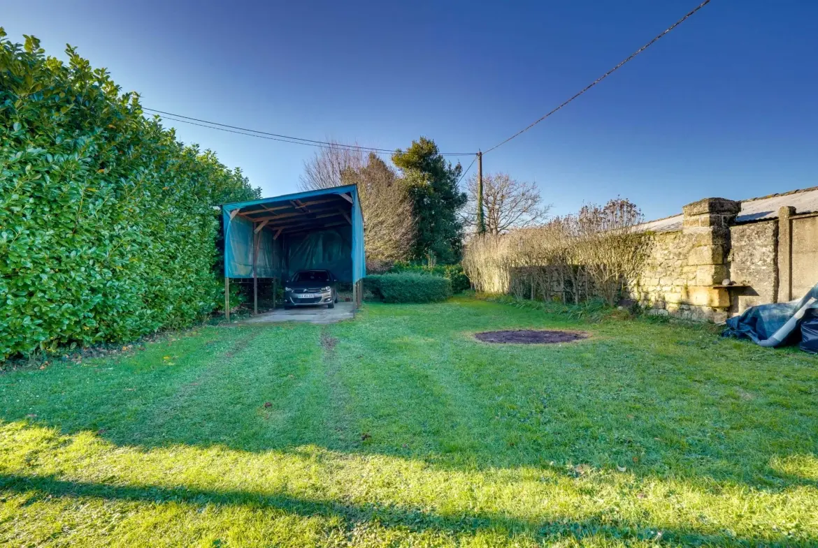 Terrain constructible de 700 m² à Salignac - Proche commodités 