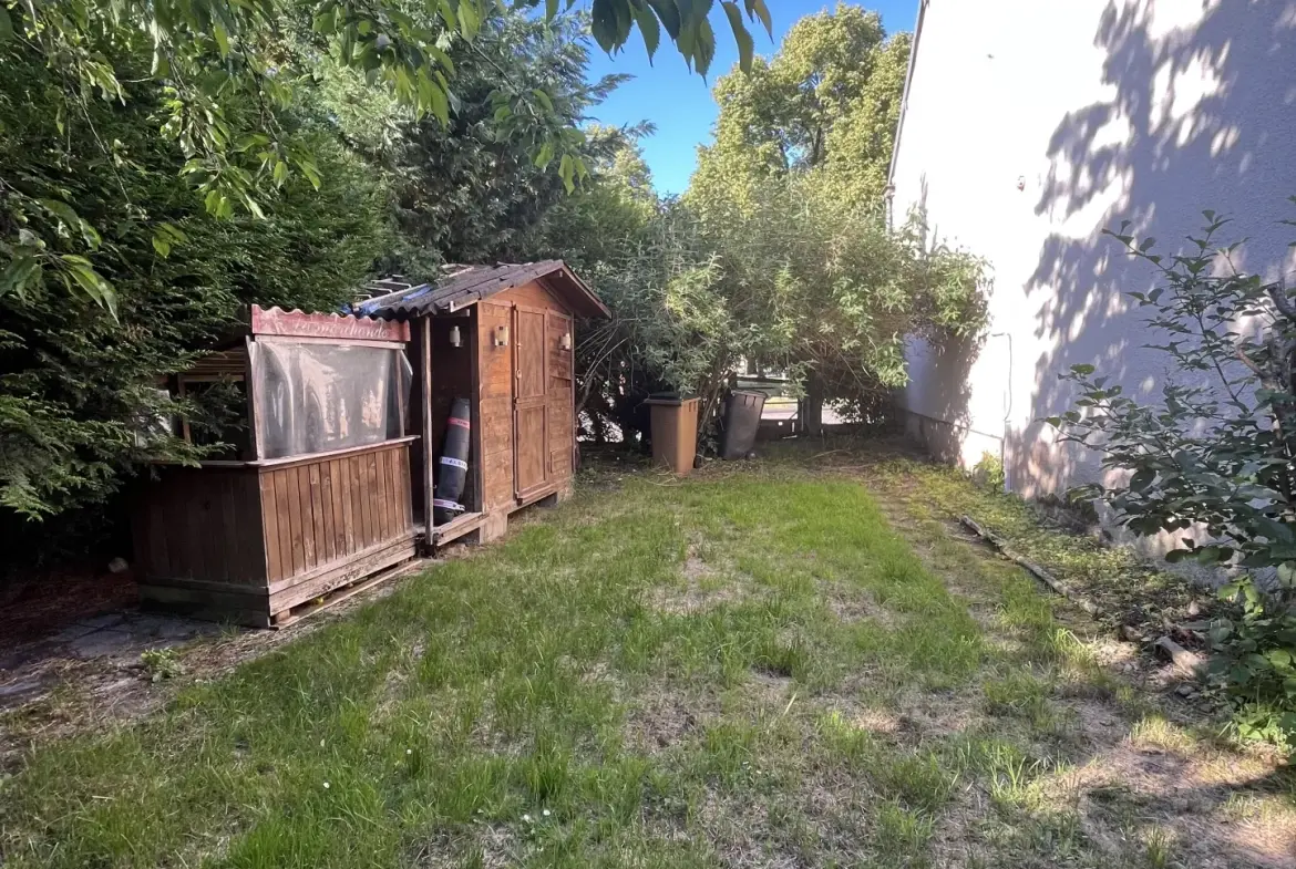 Maison familiale avec piscine à Roye – 170 m2, 4 chambres, dépendance 