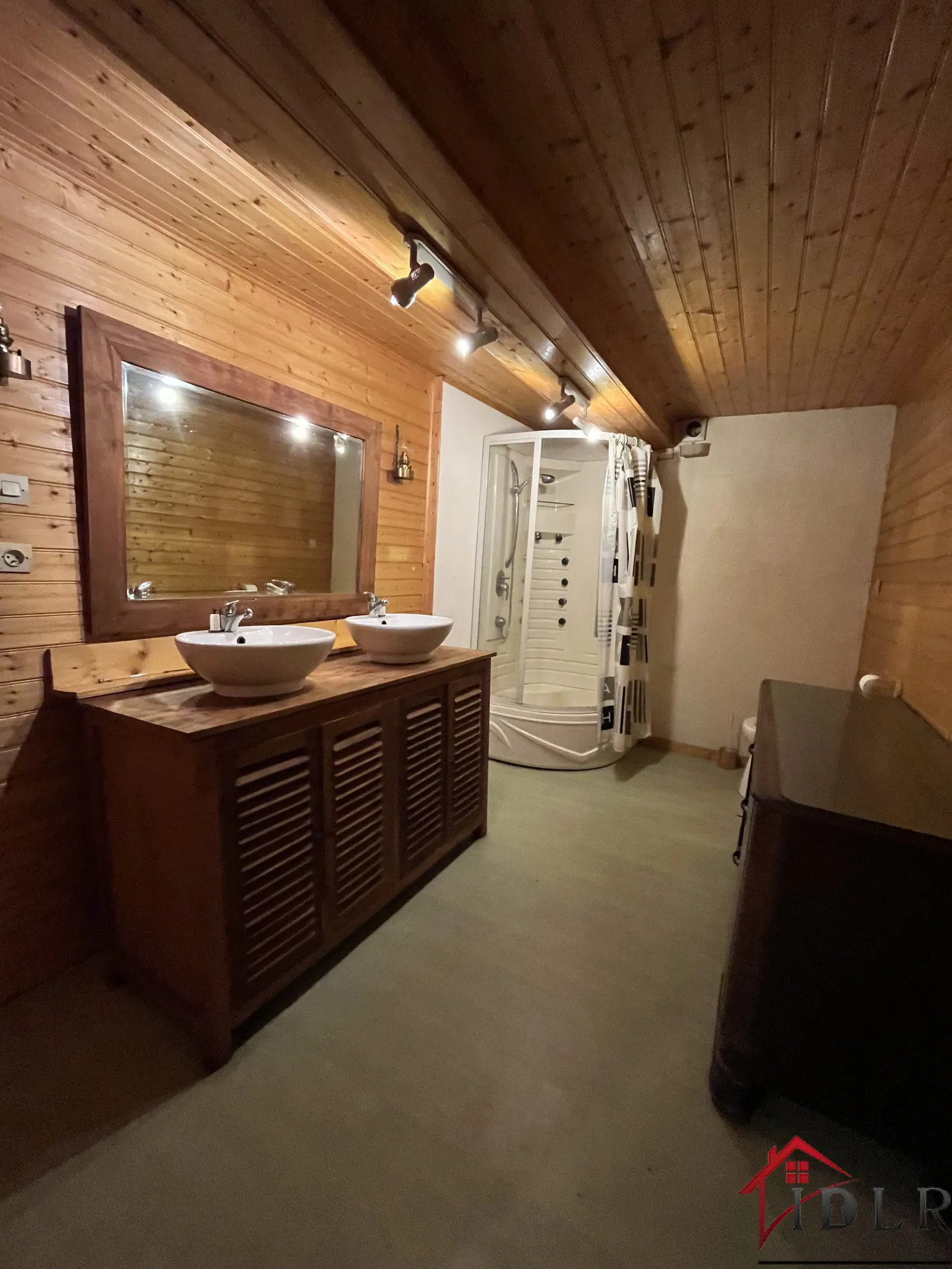 Maison familiale avec piscine à Roye – 170 m2, 4 chambres, dépendance 