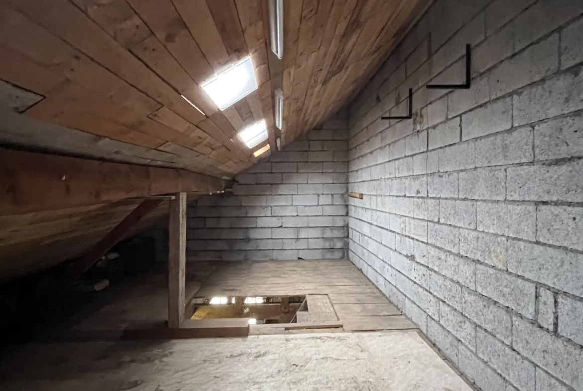 Maison familiale avec piscine à Roye – 170 m2, 4 chambres, dépendance 