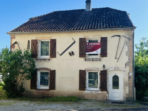 Maison familiale avec piscine à Roye – 170 m2, 4 chambres, dépendance