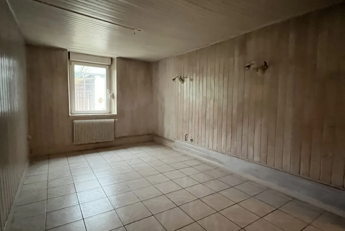 Maison familiale avec piscine à Roye – 170 m2, 4 chambres, dépendance 
