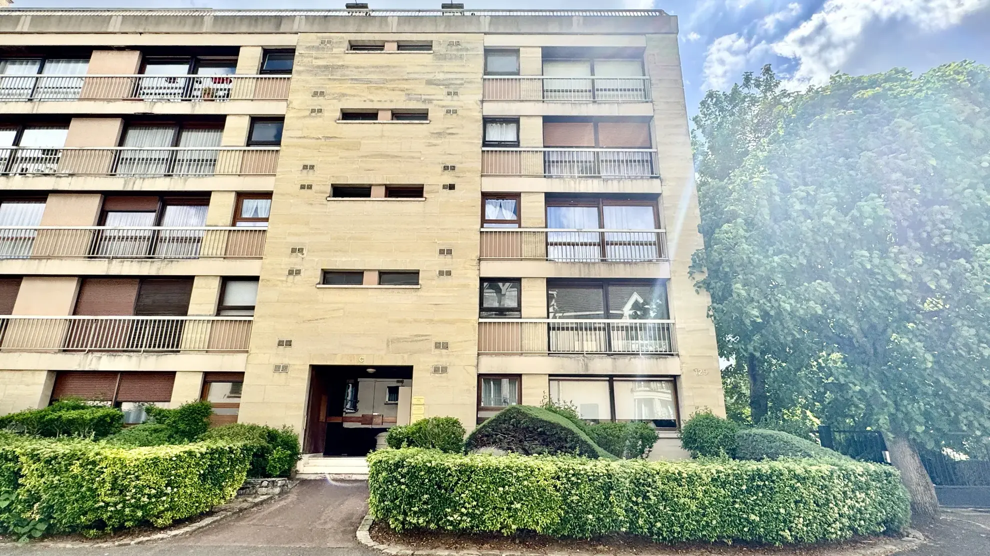 À vendre appartement 3 pièces lumineux à Mantes-la-Ville avec balcon et parking 