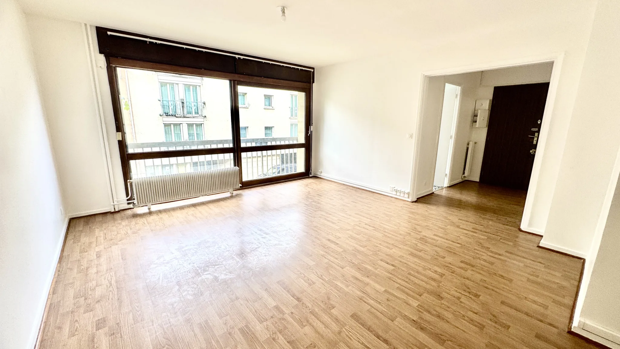 À vendre appartement 3 pièces lumineux à Mantes-la-Ville avec balcon et parking 