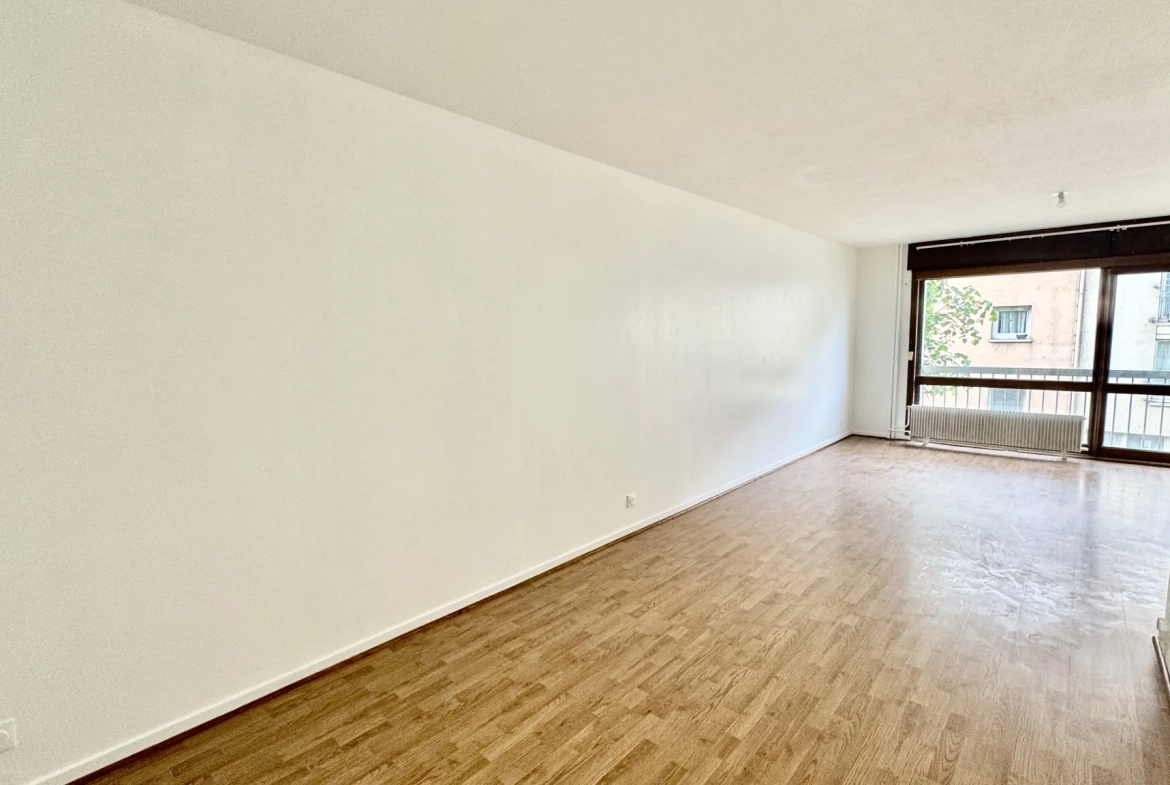 À vendre appartement 3 pièces lumineux à Mantes-la-Ville avec balcon et parking 