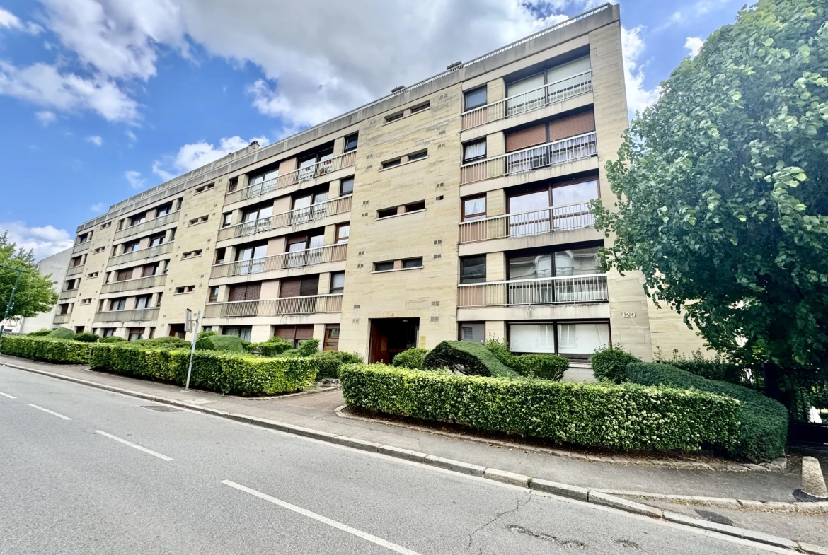À vendre appartement 3 pièces lumineux à Mantes-la-Ville avec balcon et parking 