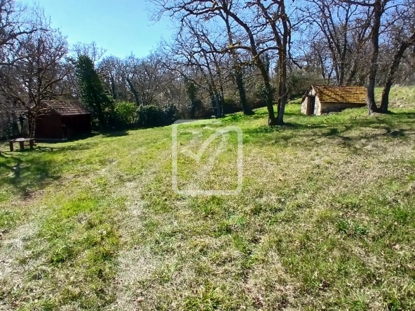 Terrain à bâtir viabilisé de 1705 m² à Cuzance - Opportunité rare