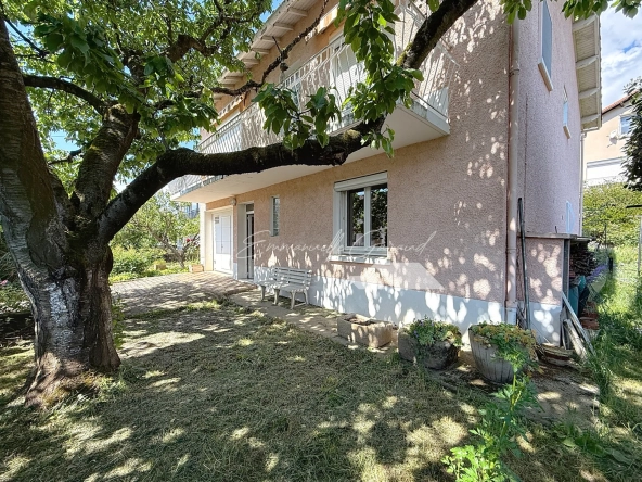 Maison familiale avec appartement indépendant à Millau, jardin et vue sur Pouncho