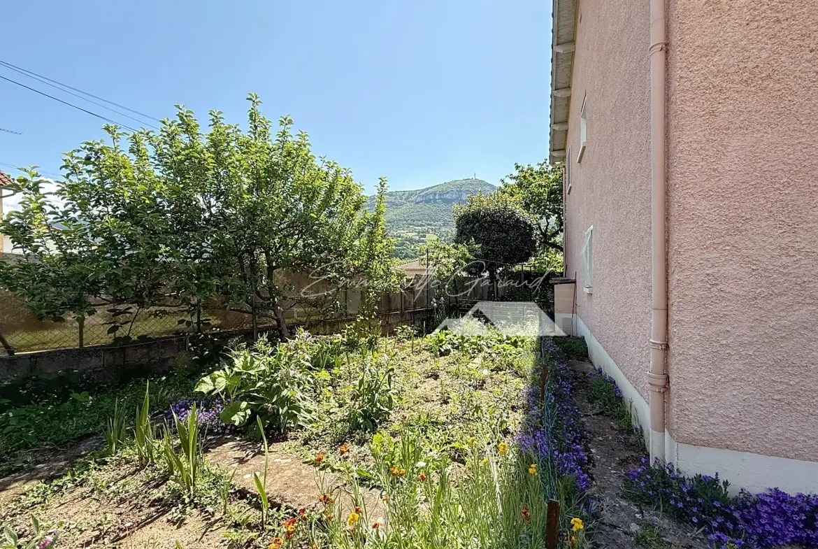 Maison familiale avec appartement indépendant à Millau, jardin et vue sur Pouncho 