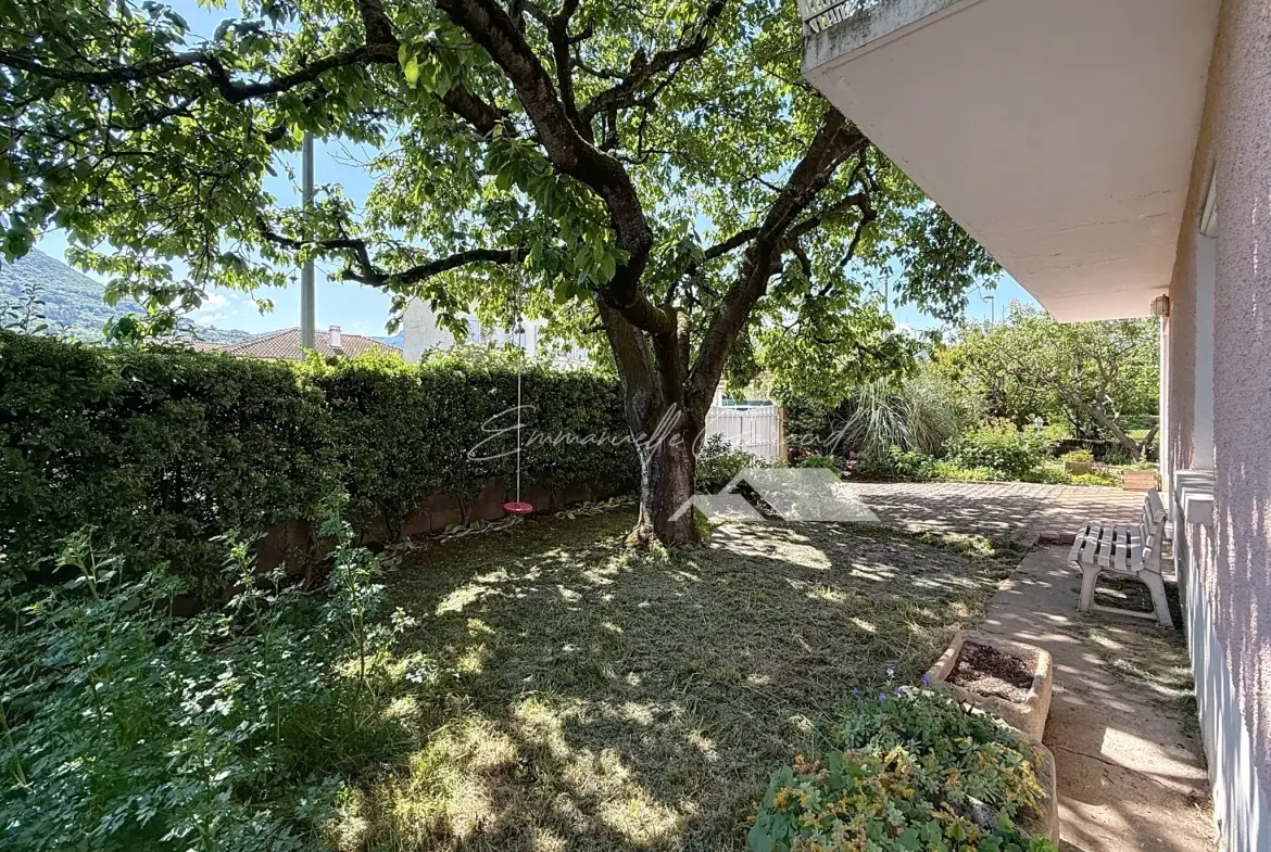 Maison familiale avec appartement indépendant à Millau, jardin et vue sur Pouncho 