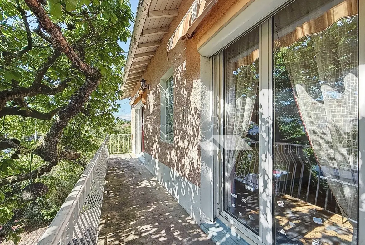 Maison familiale avec appartement indépendant à Millau, jardin et vue sur Pouncho 