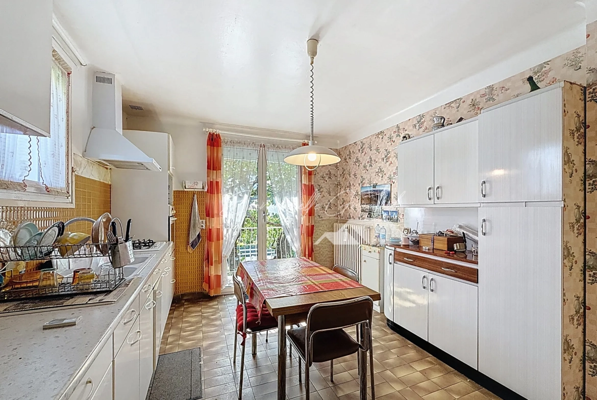 Maison familiale avec appartement indépendant à Millau, jardin et vue sur Pouncho 