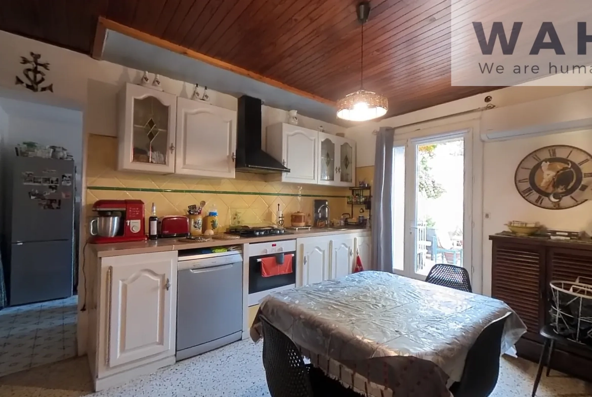 Maison de village de 110 m² à Lansargues, idéalement située avec cour et 3 chambres 