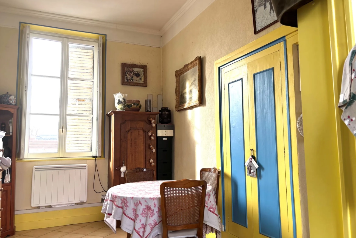 Appartement T3 de 39 m² à Versailles, quartier Saint Louis avec grande hauteur sous plafond 