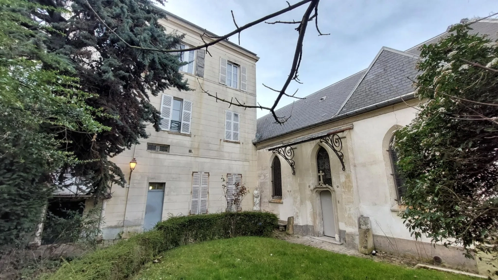 Appartement T3 de 39 m² à Versailles, quartier Saint Louis avec grande hauteur sous plafond