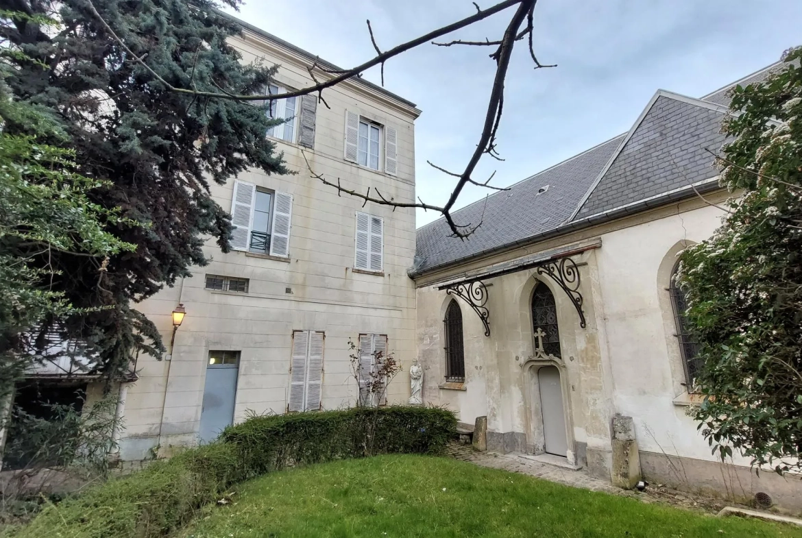 Appartement T3 de 39 m² à Versailles, quartier Saint Louis avec grande hauteur sous plafond 