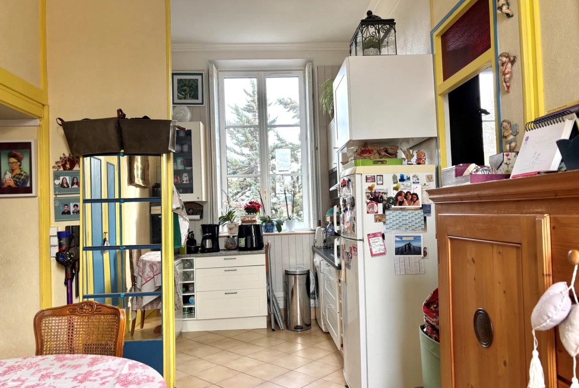 Appartement T3 de 39 m² à Versailles, quartier Saint Louis avec grande hauteur sous plafond 