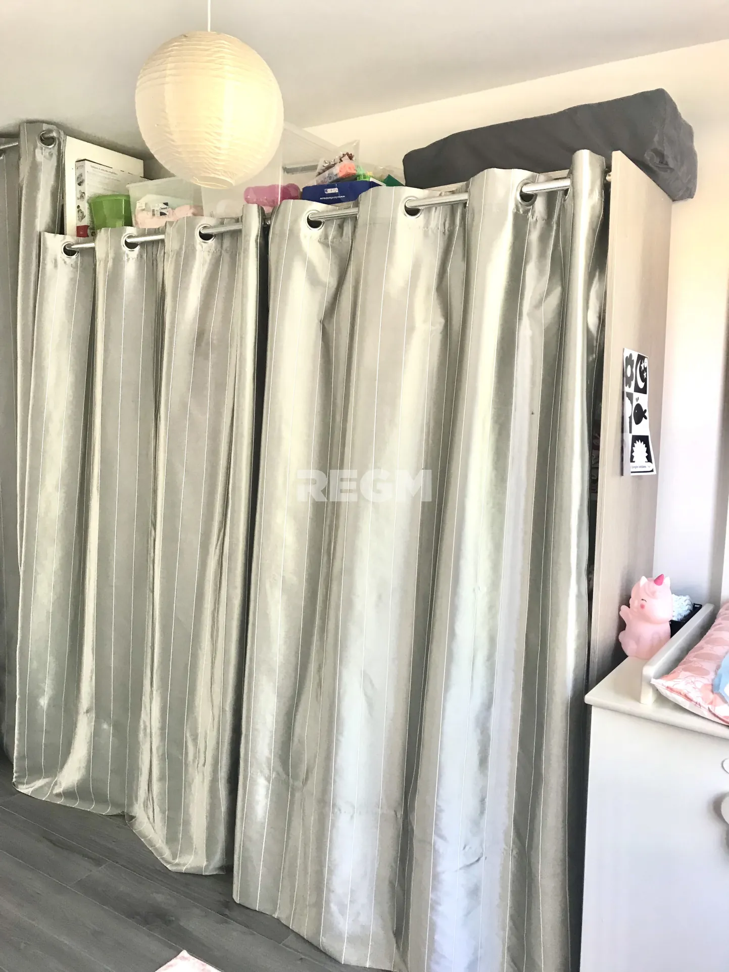 Belle maison de plain-pied avec sous-sol, dépendances et piscine à Soisy-sur-Ecole 