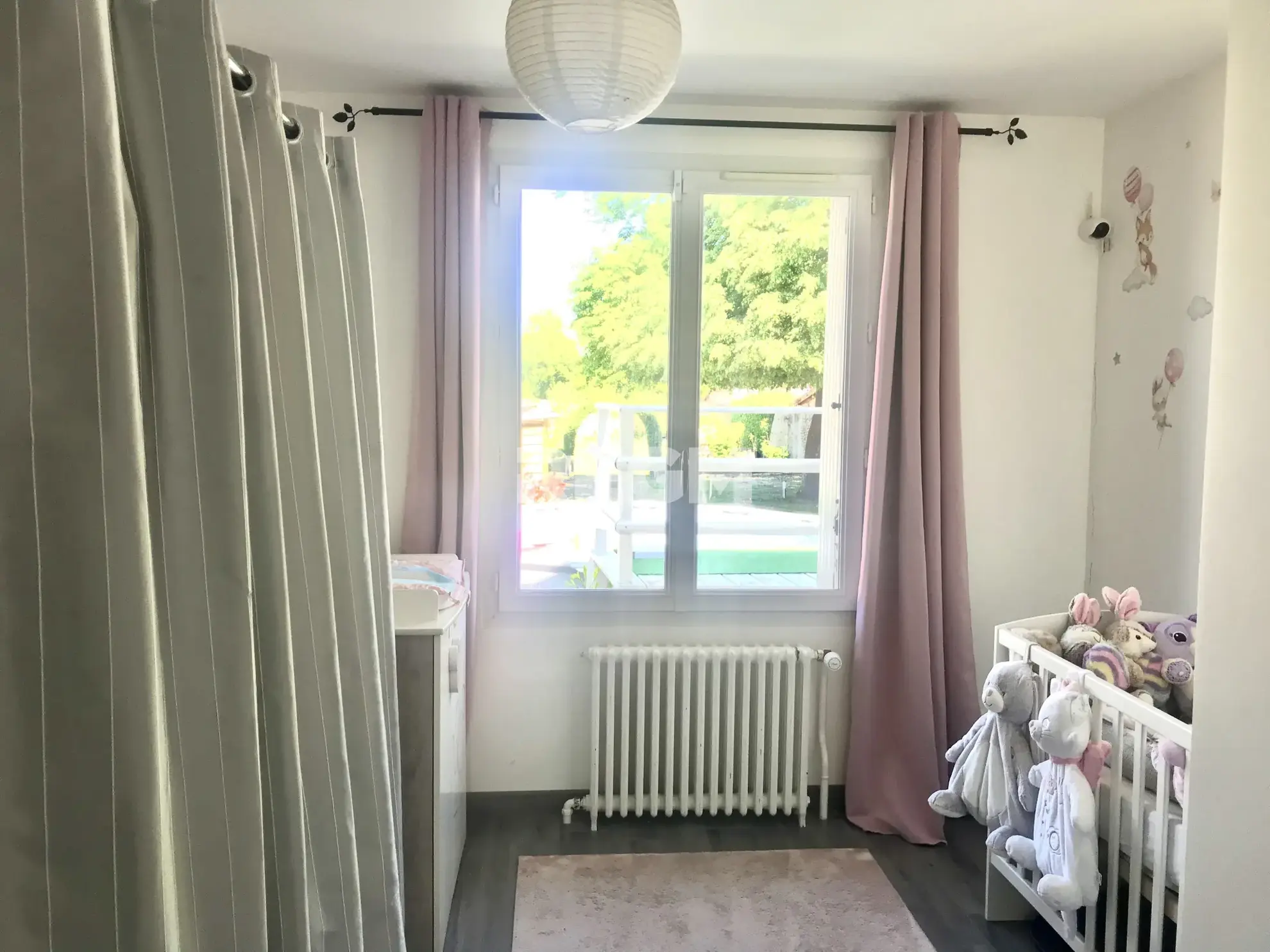 Belle maison de plain-pied avec sous-sol, dépendances et piscine à Soisy-sur-Ecole 