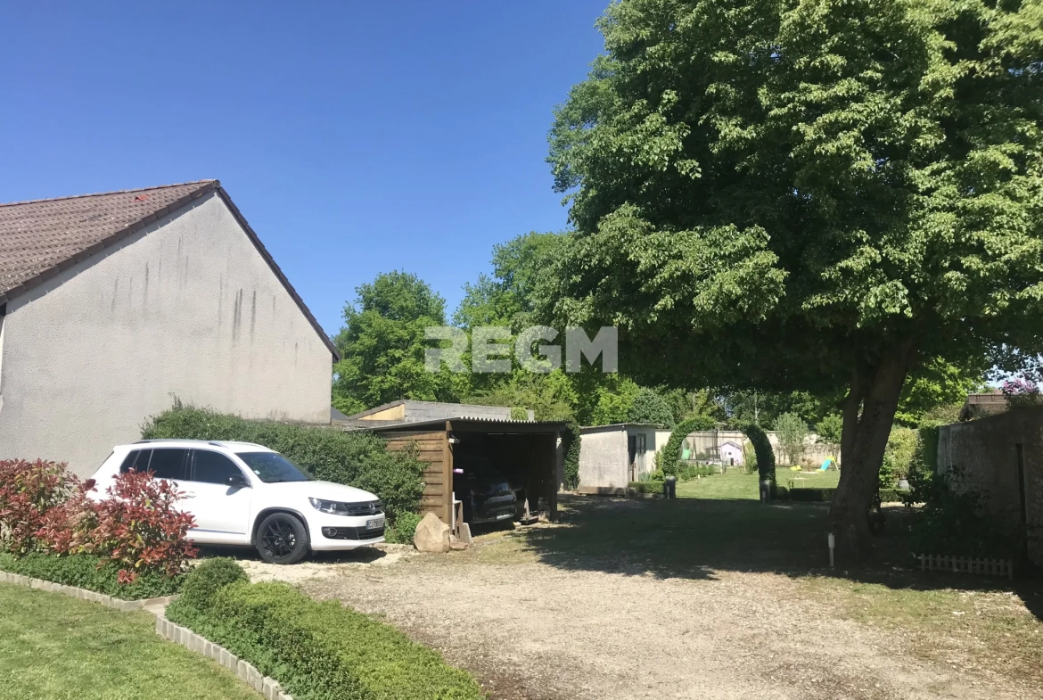 Belle maison de plain-pied avec sous-sol, dépendances et piscine à Soisy-sur-Ecole 