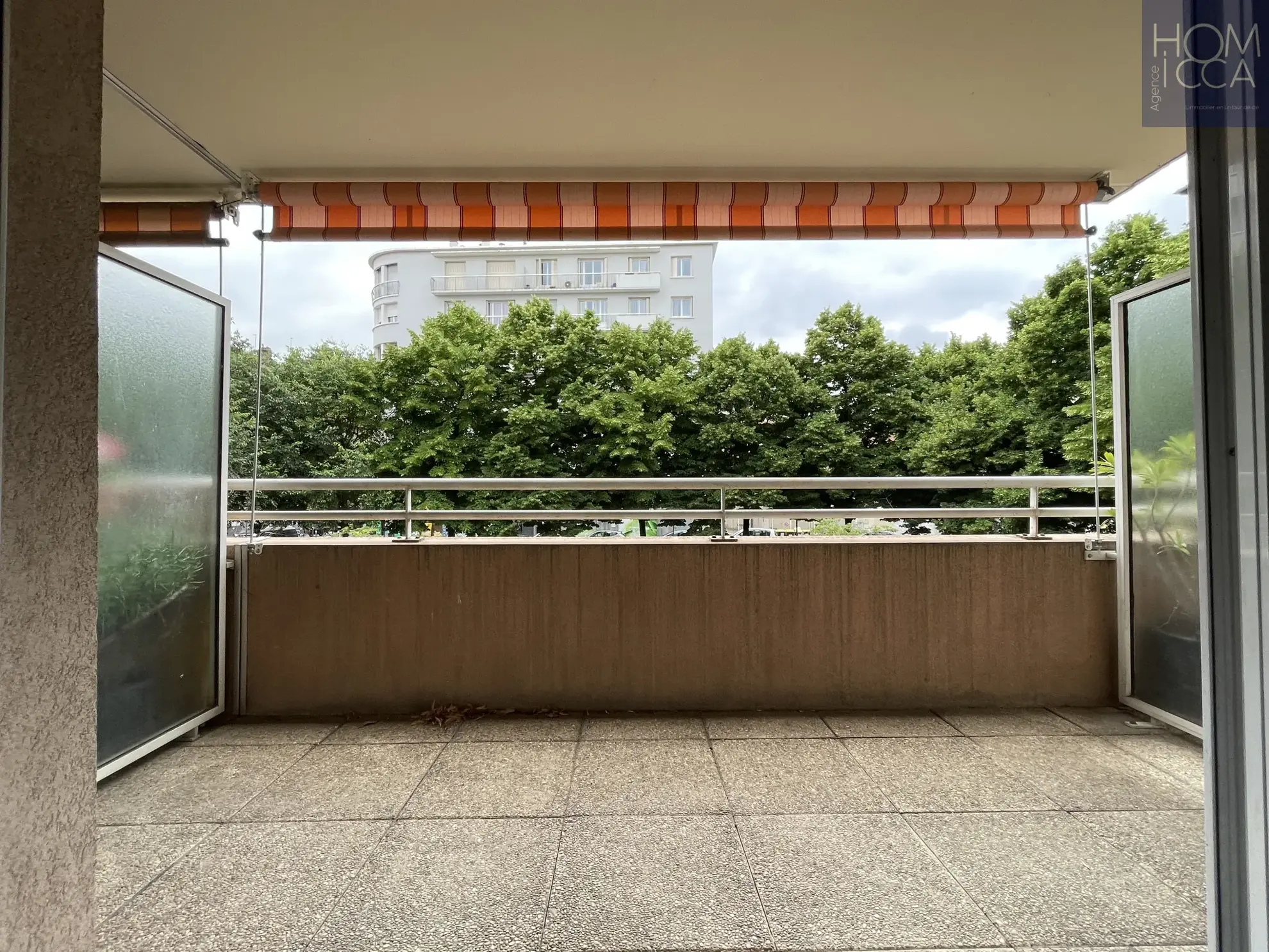 Comme neuf, T2 lumineux de 52,54 m² avec balcon, cave et garage à Villeurbanne, proximité métro Charpennes 