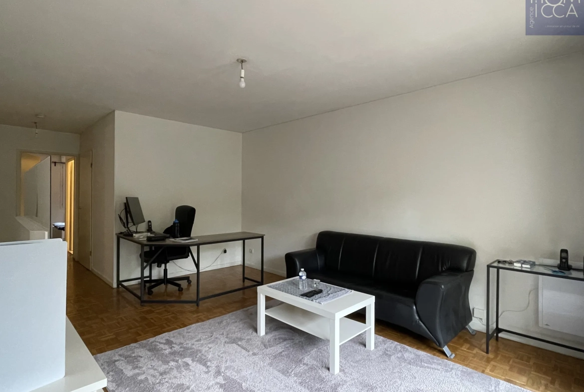 Comme neuf, T2 lumineux de 52,54 m² avec balcon, cave et garage à Villeurbanne, proximité métro Charpennes 