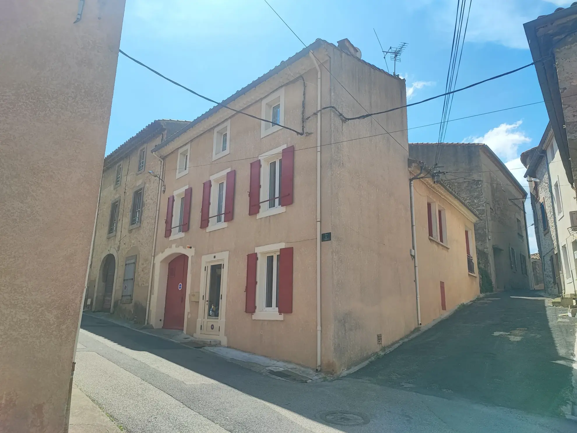 Belle maison familiale à Ferrals les Corbières avec garage et 5 chambres 
