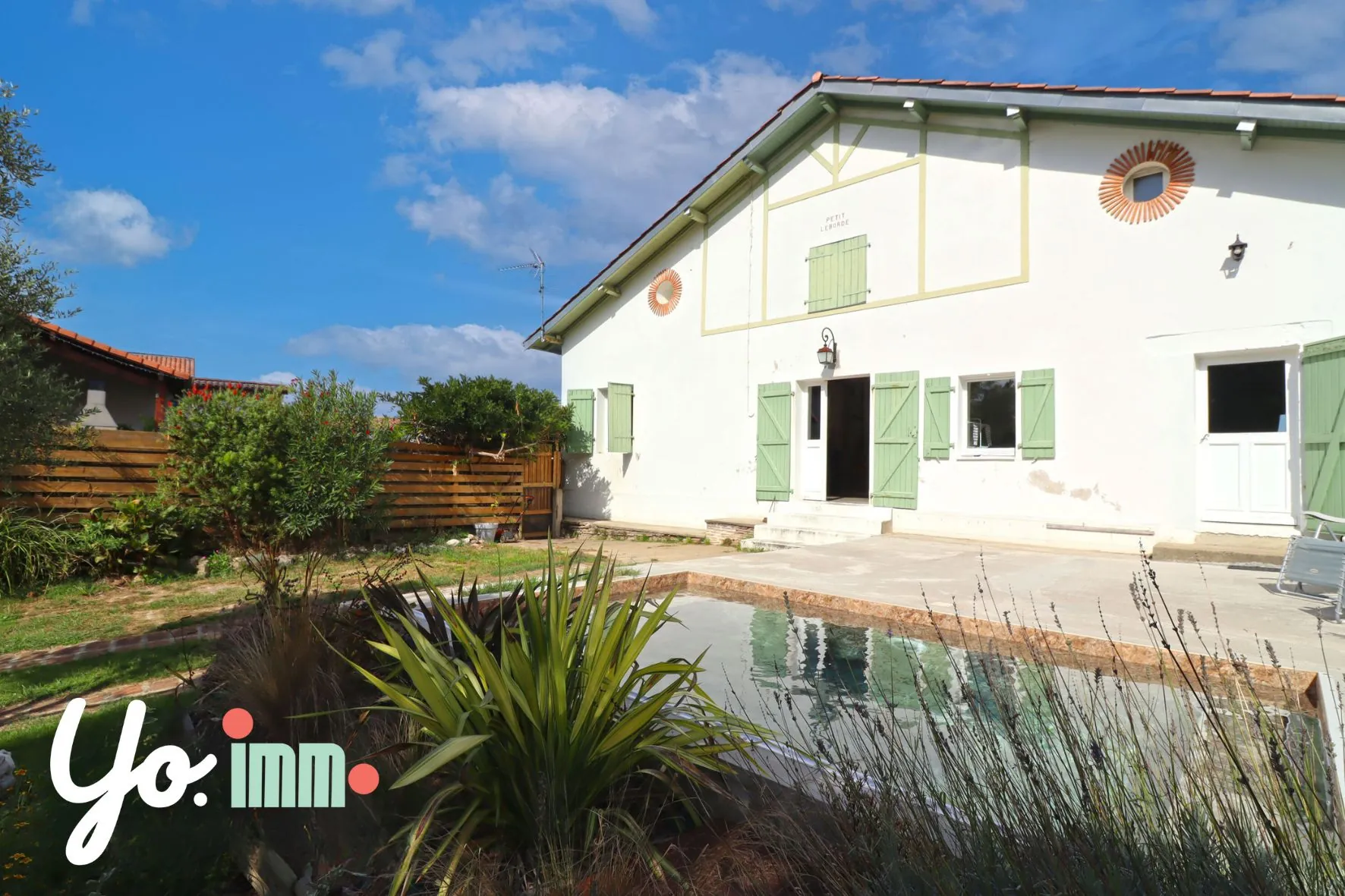 Maison 7 pièces avec piscine chauffée et vue imprenable à Pouillon 