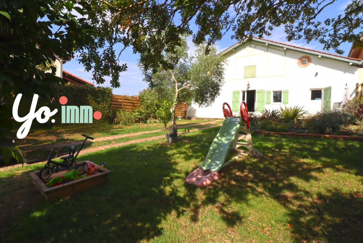 Maison 7 pièces avec piscine chauffée et vue imprenable à Pouillon 