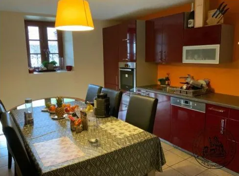 Appartement T3 à Farges en vente aux enchères, 85 m² avec parking 