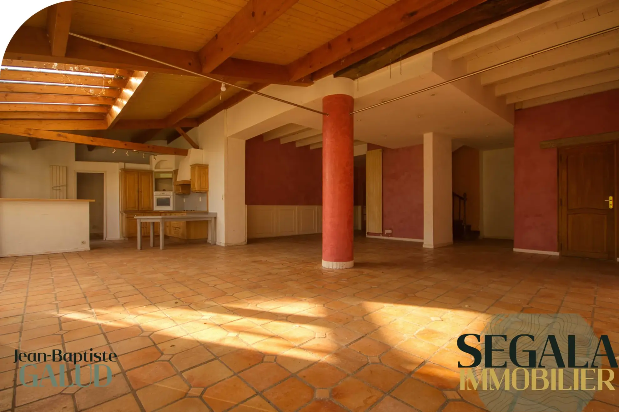 Maison bourgeoise avec local commercial et jardin à Blaye-les-Mines 
