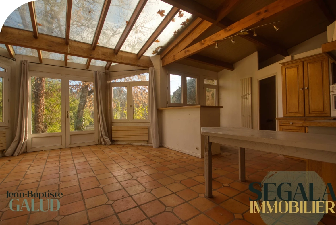 Maison bourgeoise avec local commercial et jardin à Blaye-les-Mines 