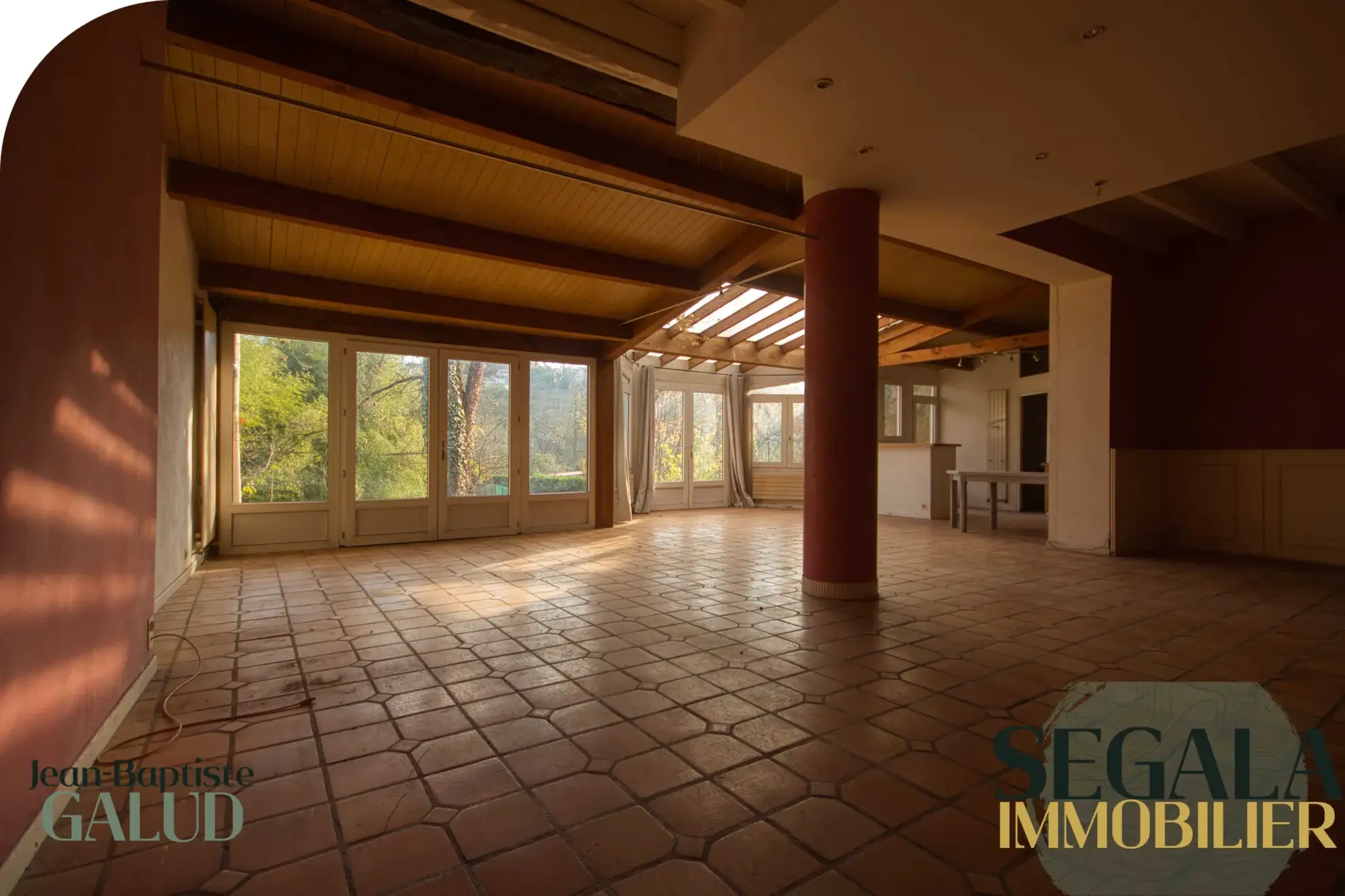 Maison bourgeoise avec local commercial et jardin à Blaye-les-Mines 