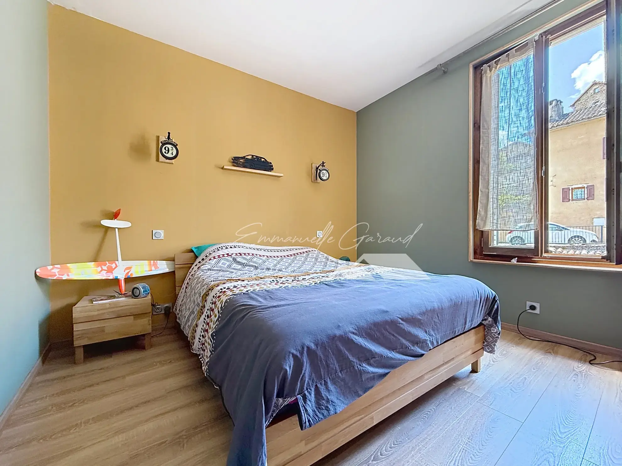 Maison en pierre rénovée à Verrières - Charmante maison de village avec garage et panneaux solaires 