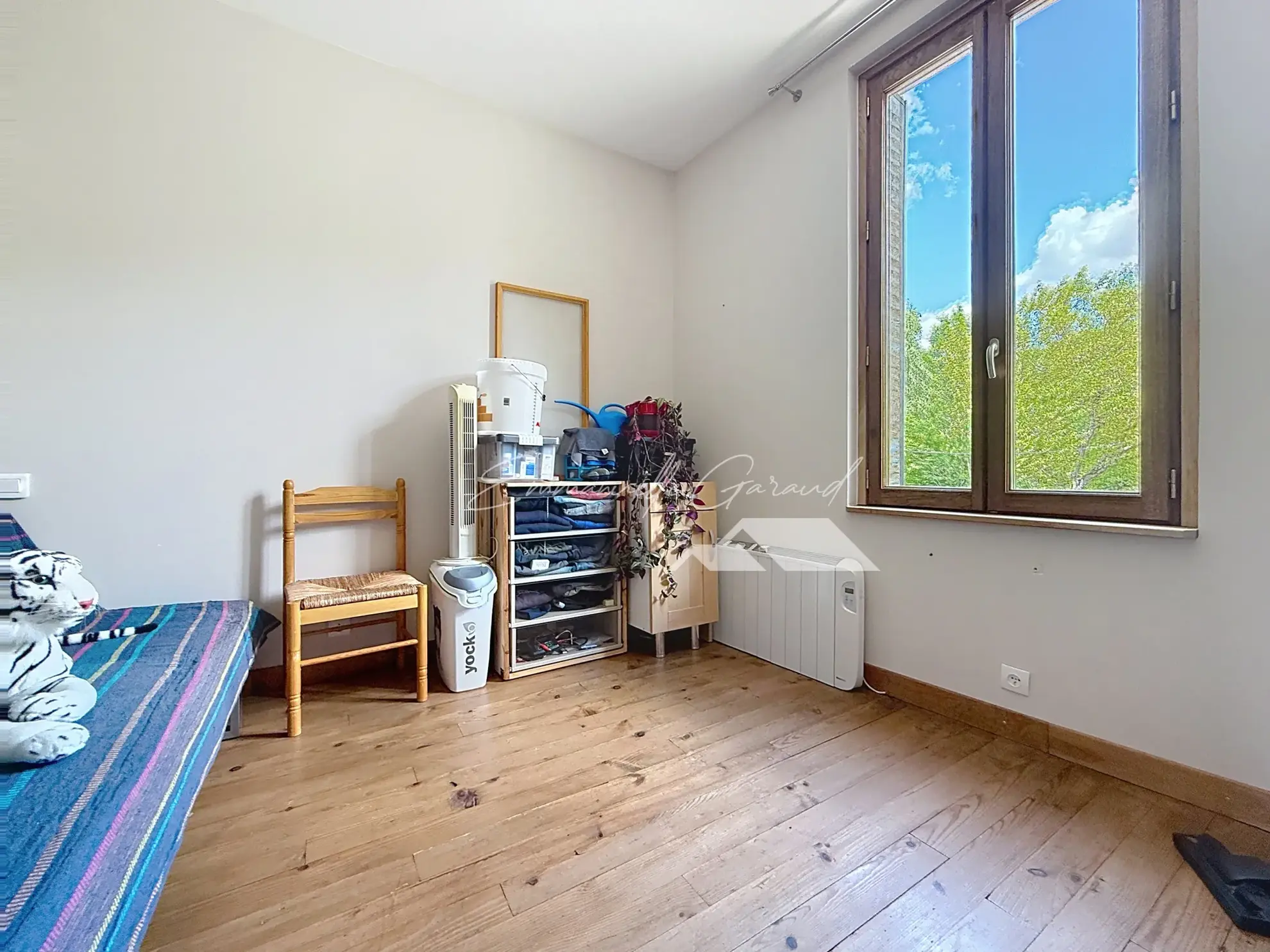 Maison en pierre rénovée à Verrières - Charmante maison de village avec garage et panneaux solaires 