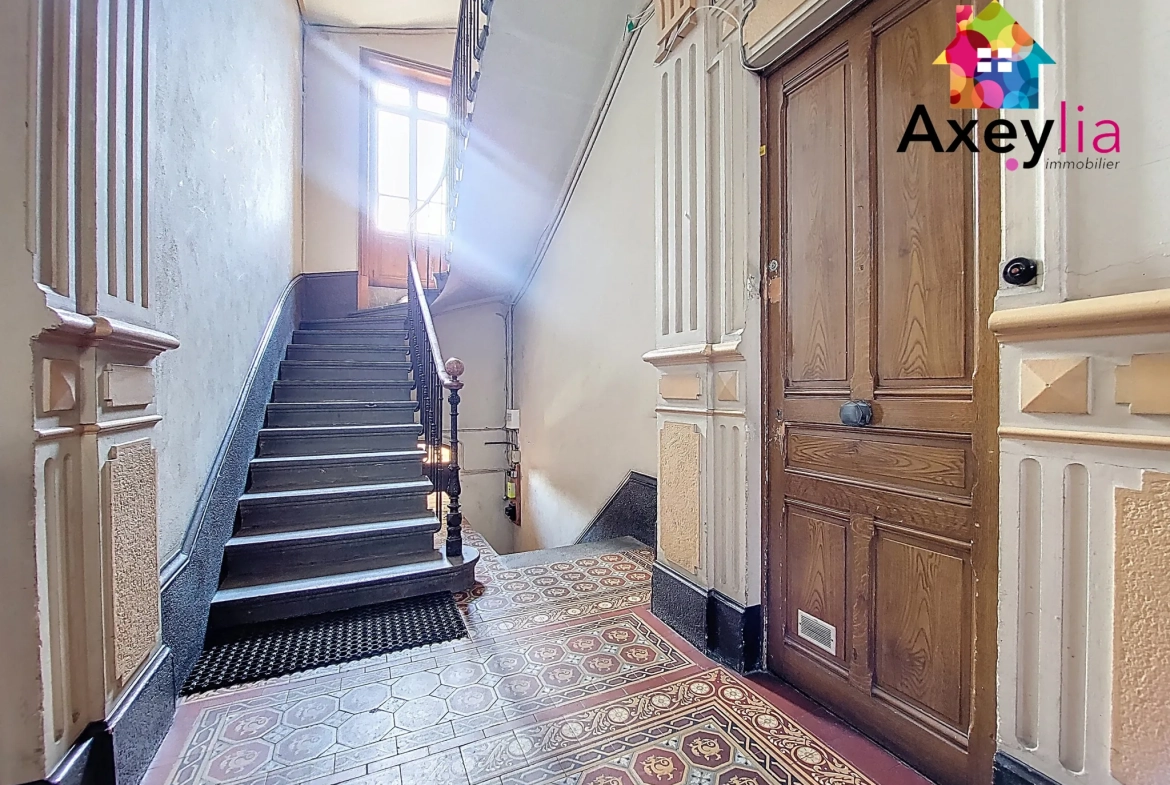A vendre appartement T5 rénové dans le centre de Roanne - Charme haussmannien 