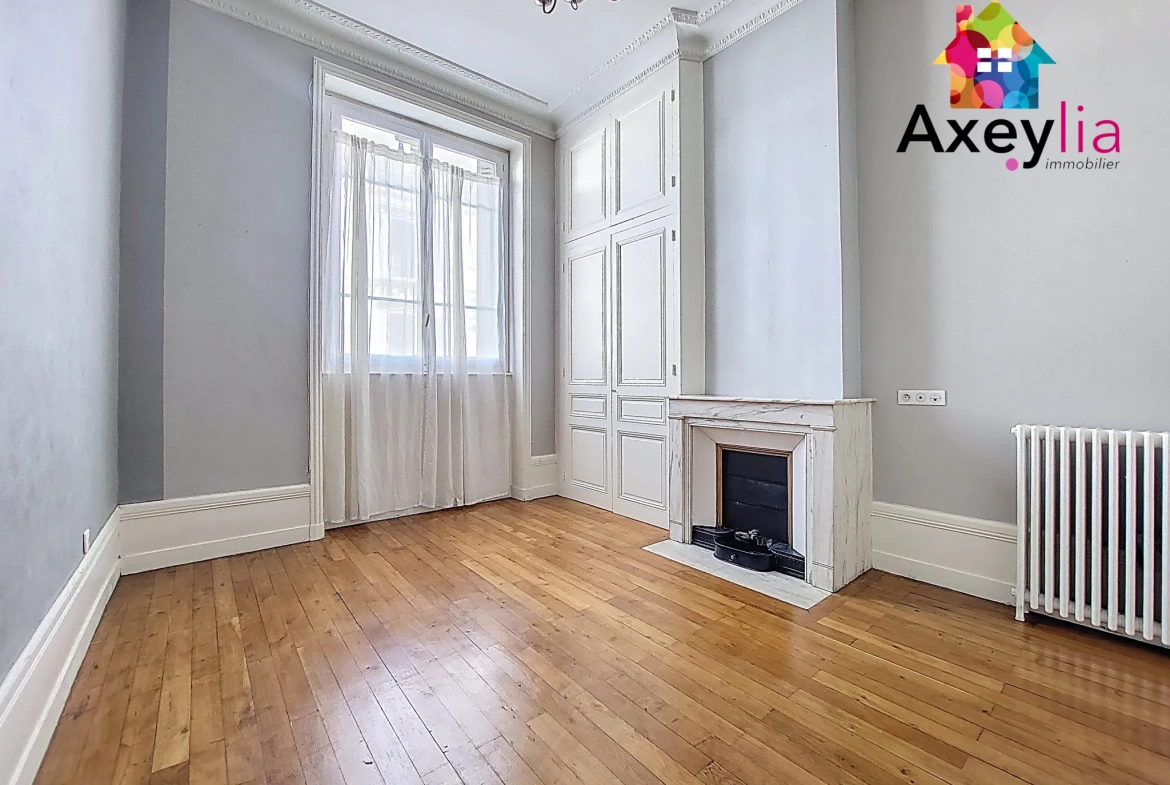 A vendre appartement T5 rénové dans le centre de Roanne - Charme haussmannien 