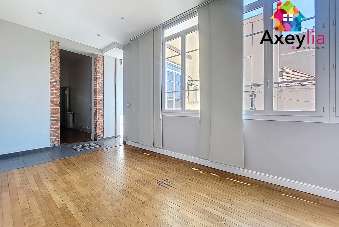 A vendre appartement T5 rénové dans le centre de Roanne - Charme haussmannien 