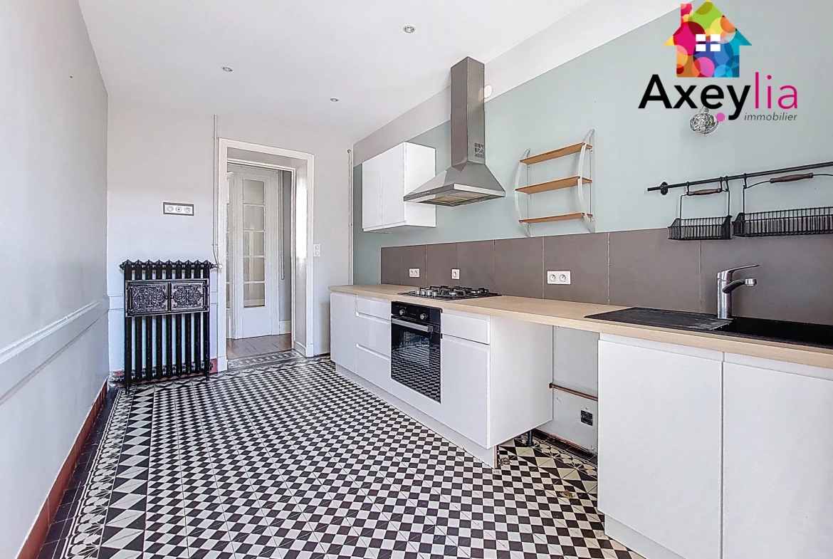 A vendre appartement T5 rénové dans le centre de Roanne - Charme haussmannien 