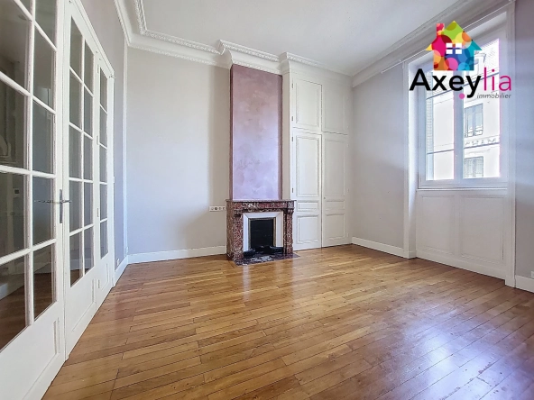 A vendre appartement T5 rénové dans le centre de Roanne - Charme haussmannien