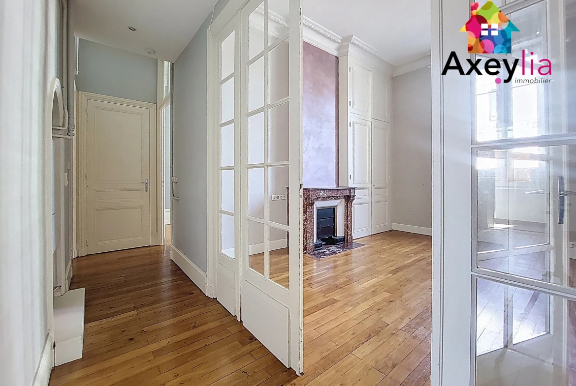 A vendre appartement T5 rénové dans le centre de Roanne - Charme haussmannien 