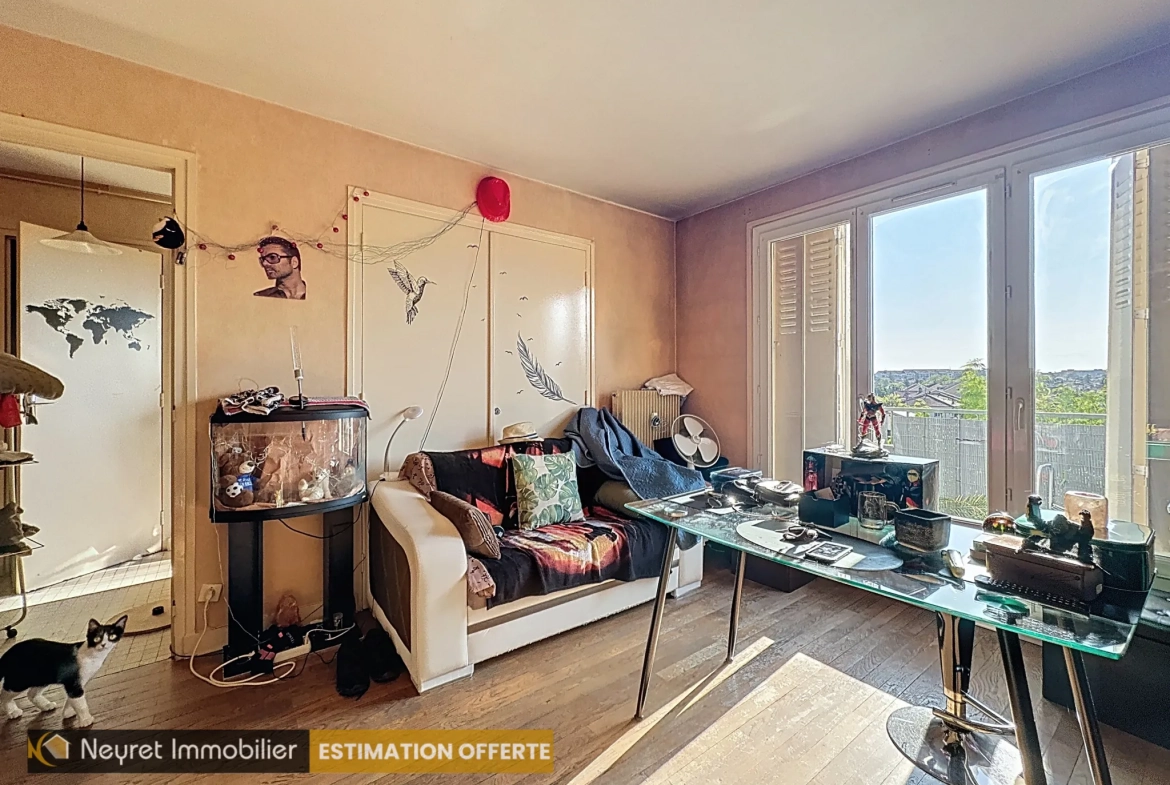 Studio lumineux avec balcon à Bron – idéal investisseur ou premier achat 