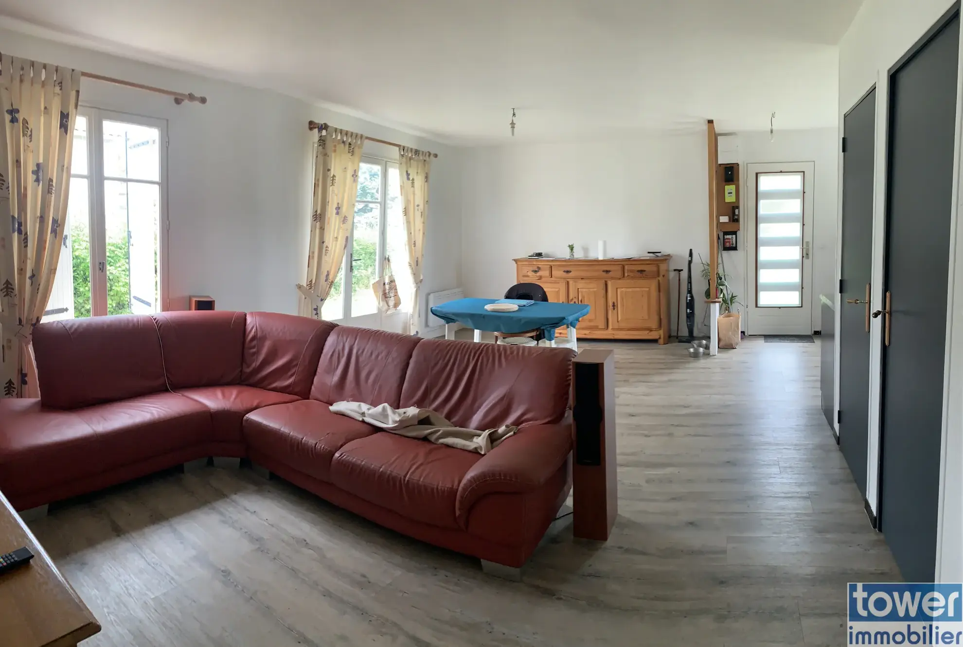 Maison de plain-pied à Mazeray avec garage et grand terrain de 2340 m² 