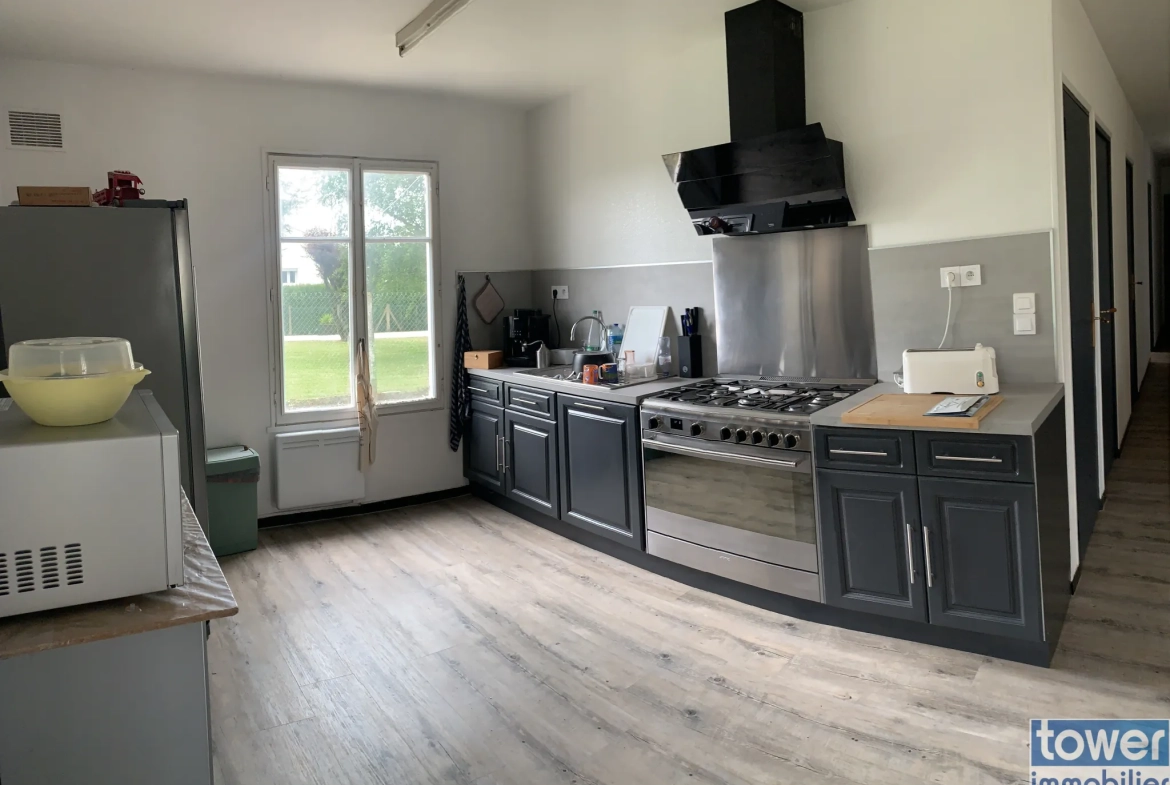 Maison de plain-pied à Mazeray avec garage et grand terrain de 2340 m² 