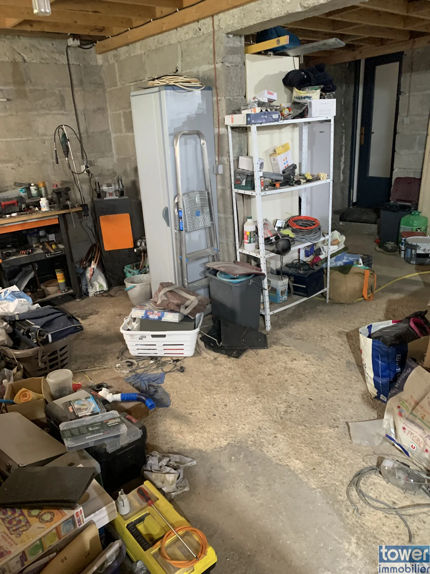 Maison de plain-pied à Mazeray avec garage et grand terrain de 2340 m² 